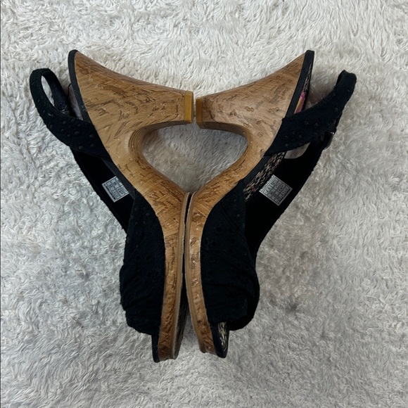 Rocket Dog black eyelet peep toe sling back cork heel sandals, size 7 - Picture 4 of 9